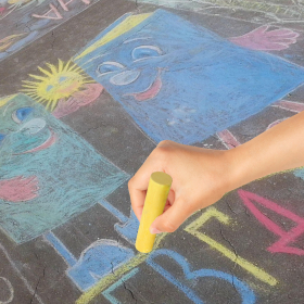 Мел в ведерке для рисования на асфальте 52 штуки, цветной круглый, BRAUBERG KIDS, 272774